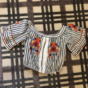 NEW 🌺 Embroidered Peasant Blouse